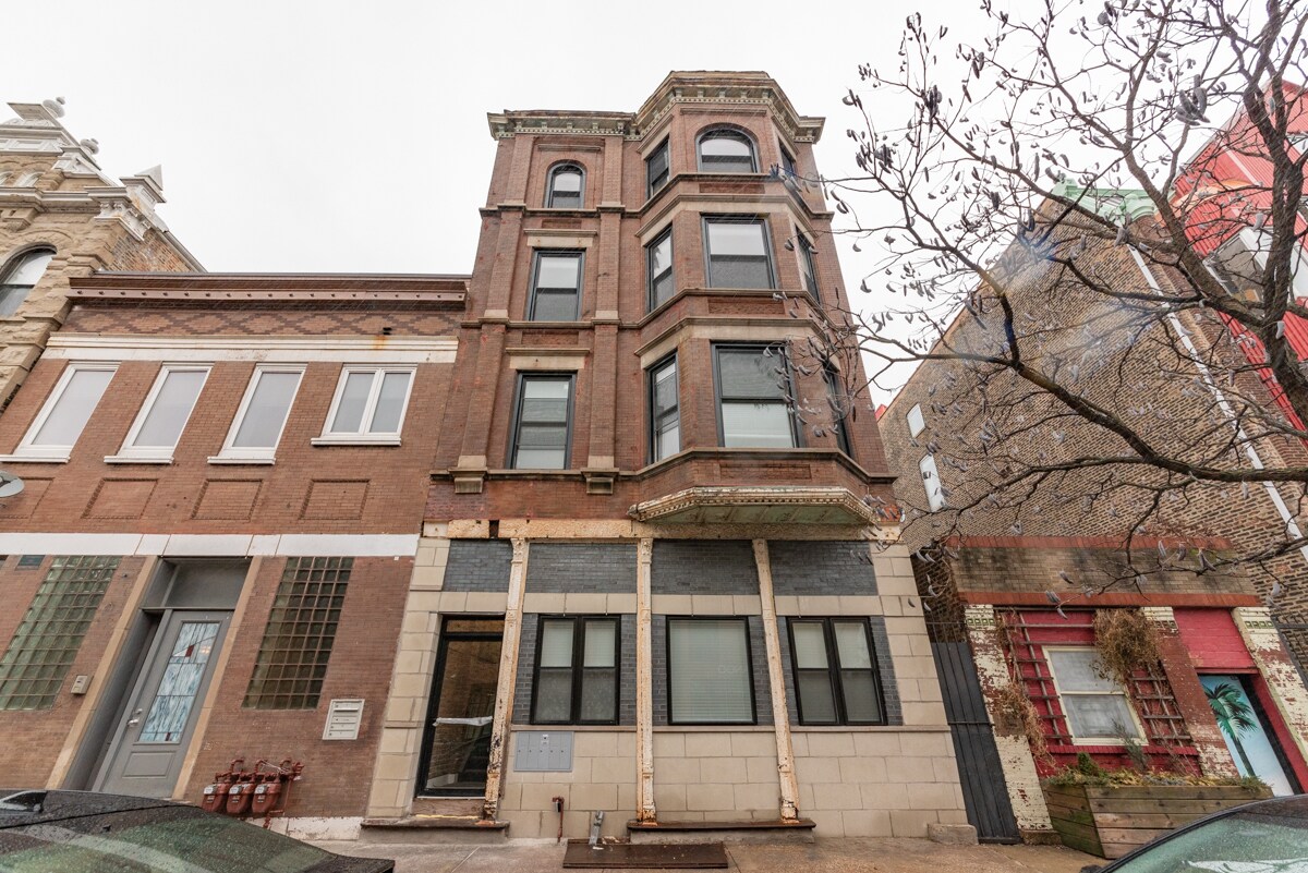Foto principal - 1907 S Racine Ave