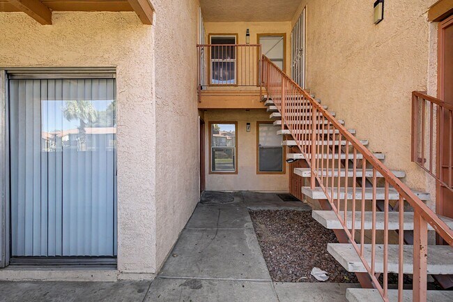 Foto del edificio - *2 WEEKS FREE RENT**HCVP considered*DOWNSTAIRS 1BD 1BA CONDO!