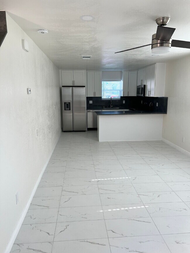 Foto del edificio - $2,650 - 2 Bed 1 Bath House in San Diego