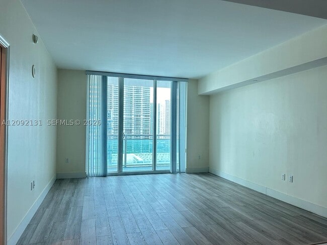 Building Photo - 950 Brickell Bay Dr