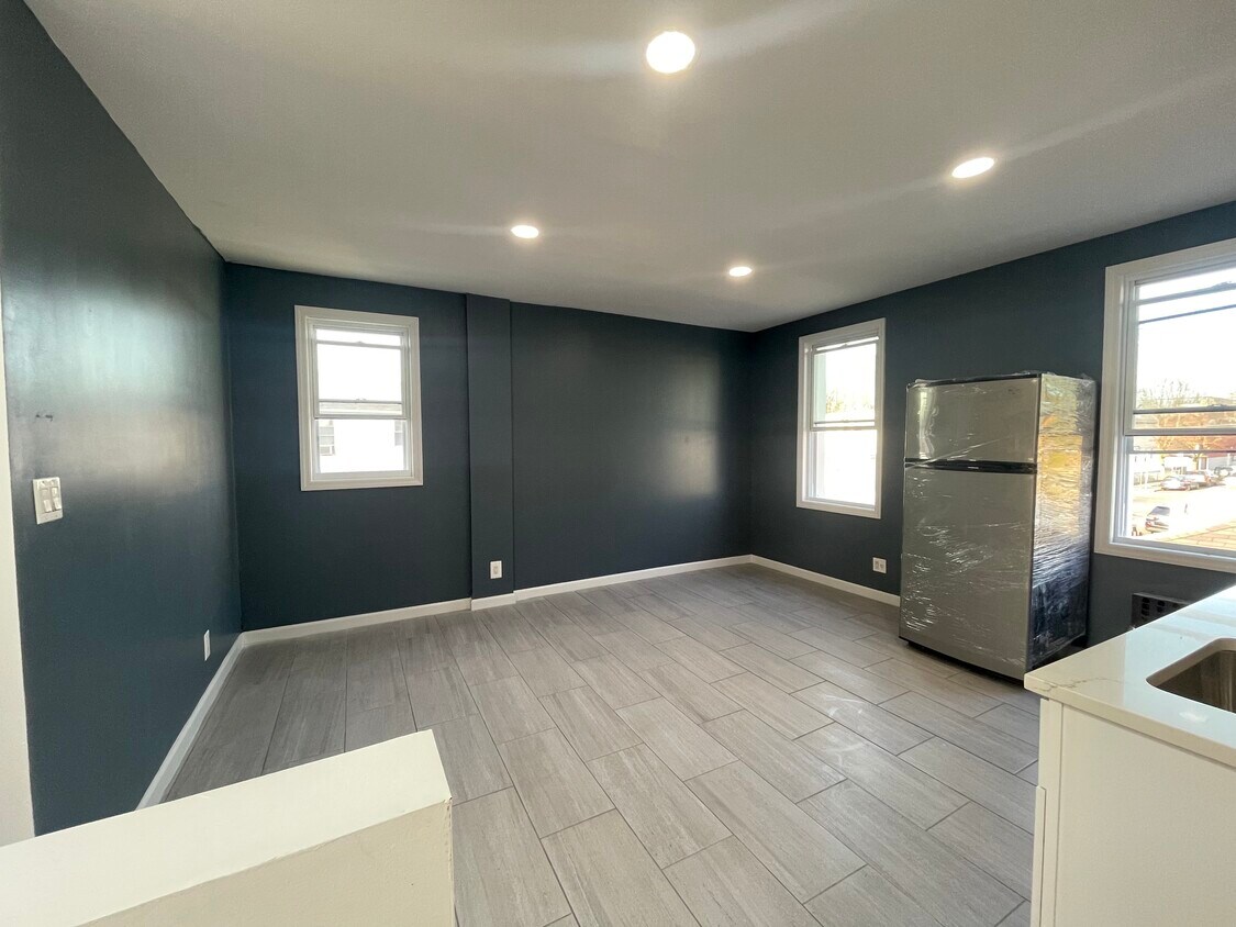 7001 69th St Unit 2, Glendale, NY 11385 Apartments in Glendale, NY