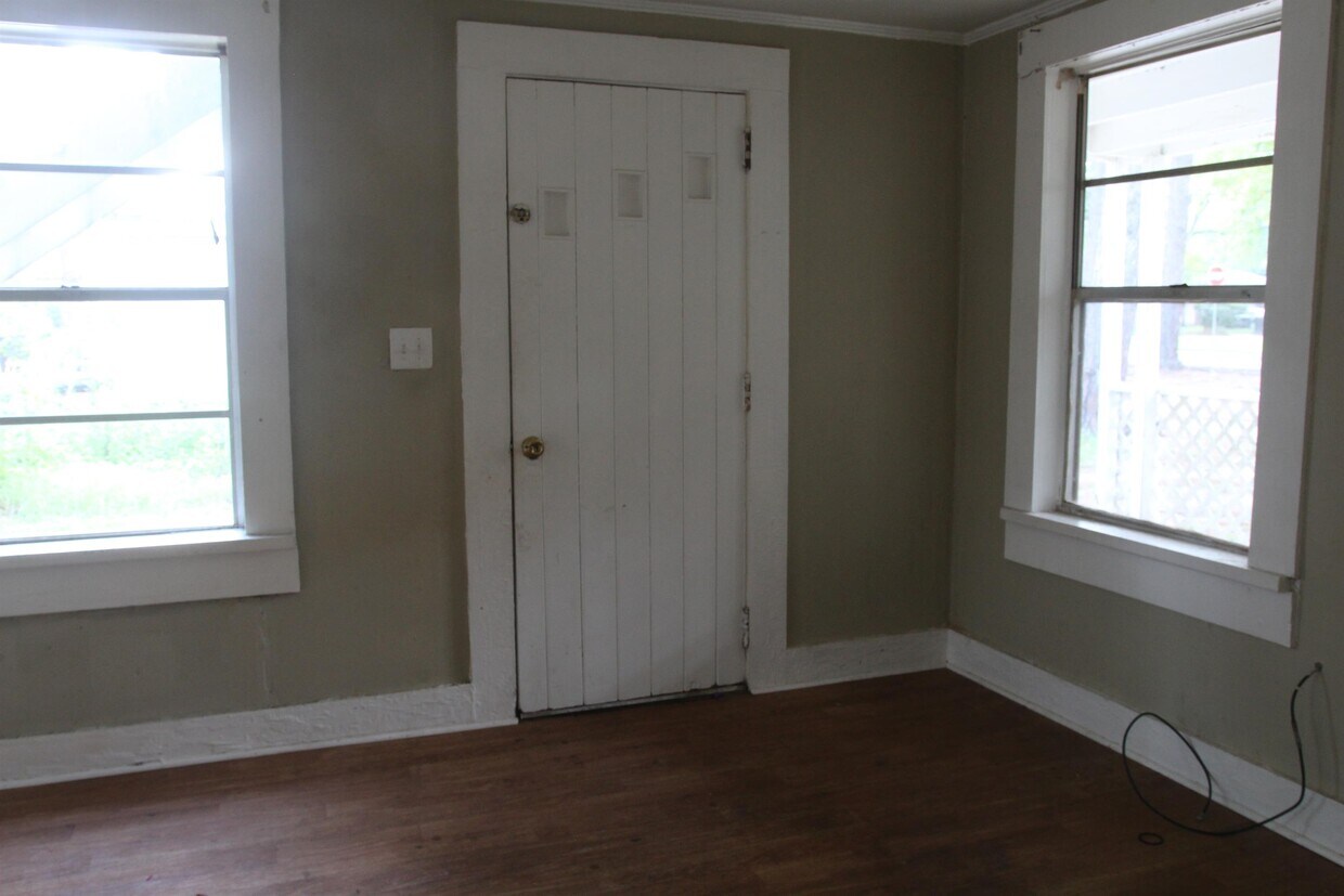 Building Photo - 1003 W 2nd Ave