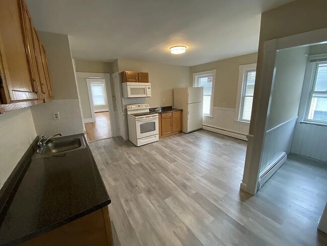 Eat-in Kitchen - 181 Belmont St