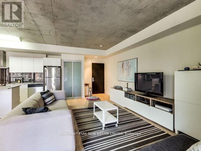 Building Photo - 650 King St W