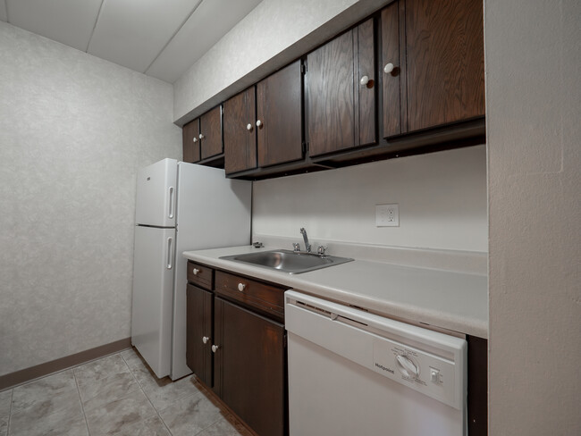 1-Bedroom Standard Kitchen - Thorn Run Apartments