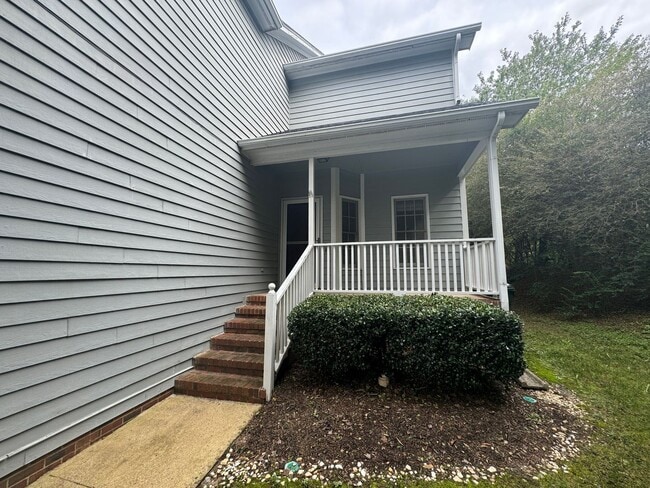 Building Photo - End Unit 2 Bedroom | 2.5 Bath Townhouse in...