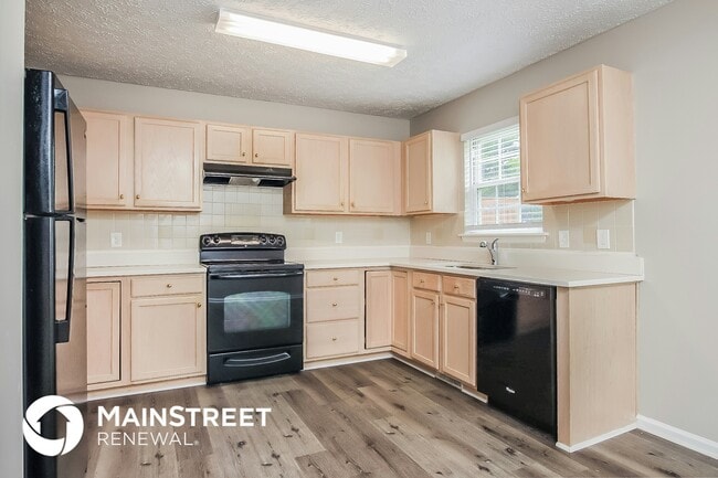 Building Photo - 2215 Springhill Ave