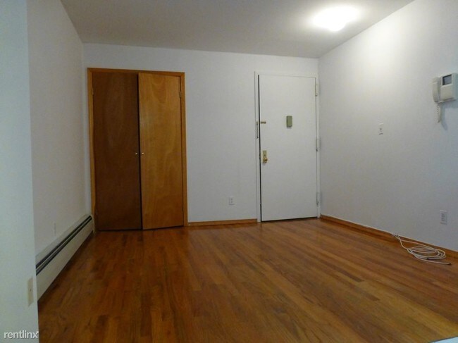Building Photo - 1 br, 1 bath Apartment - 439 E 75th St
