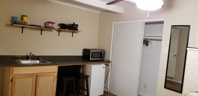 Foto del edificio - 2721 Budau Ave