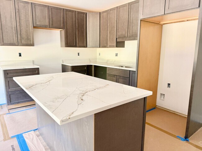 Foto del edificio - Brand New 3 Bedroom Townhouse for Rent