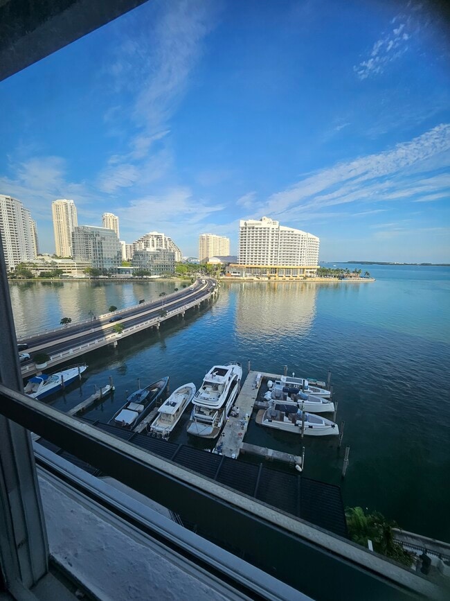 Foto del edificio - 801 Brickell Bay Dr