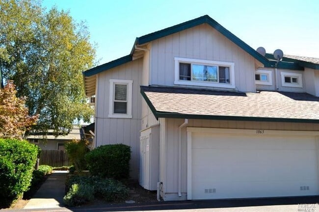 2 bedroom condo with attached 2 car garage - 1063 Copeland Creek Dr