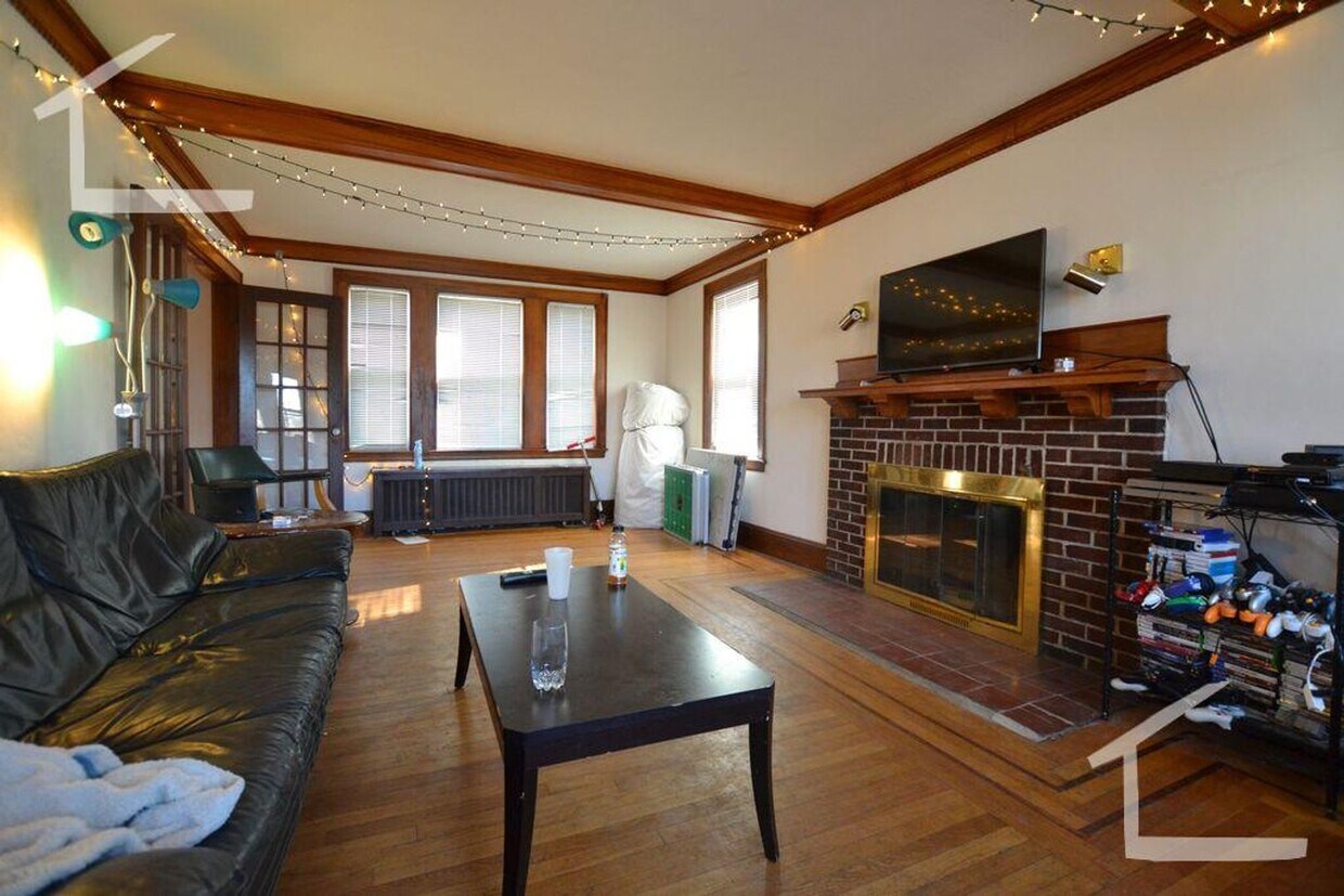 Primary Photo - Brighton single family near BC 8bed / 4bath