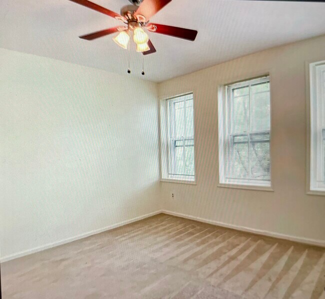 Foto del edificio - 1602 E St SE