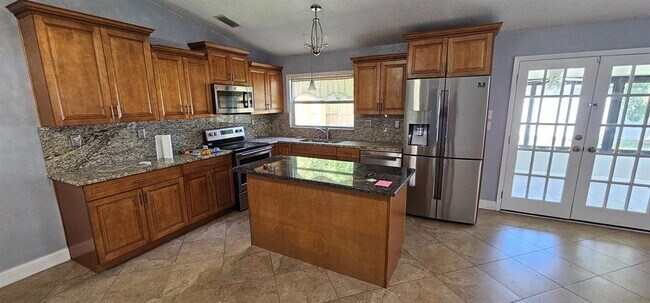 Foto del edificio - 4703 Cypress Tree Dr