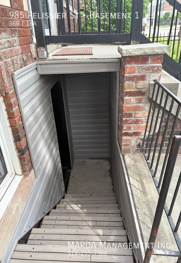 Building Photo - CHARMING 3 BEDROOM, 1 BATHROOM BASEMENT FL...
