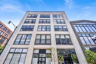 Building Photo - 2303 S Michigan Ave