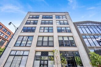 Building Photo - 2303 S Michigan Ave
