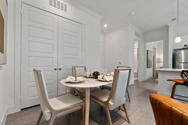 Dining - Luxe at Mercer Crossing