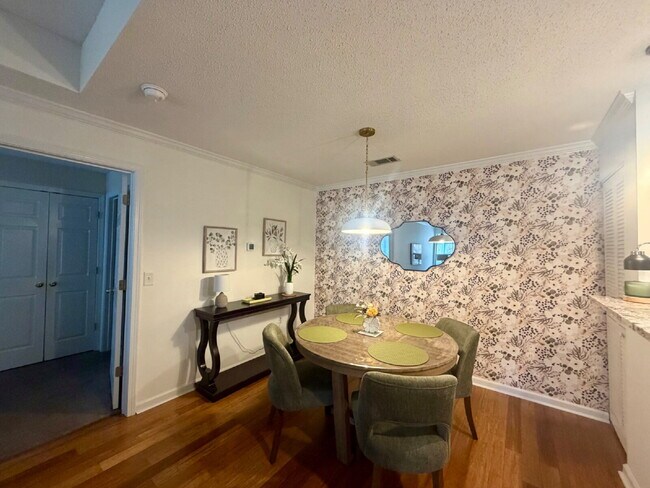 Foto del edificio - Furnished Two Bedroom Condo in The Reserve at Woodbridge.