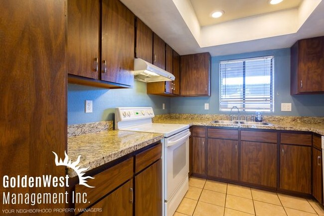 Building Photo - Spacious 2Bdm 2Ba Condo at LakeBrook Villas
