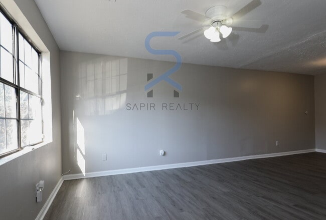 Building Photo - Move in before October 31st and get a $250...