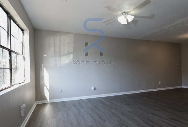 Foto del edificio - Move in before October 31st and get a $250...