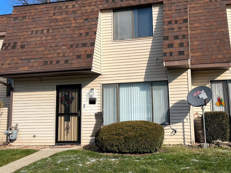 Primary Photo - 322 E 60th Ct