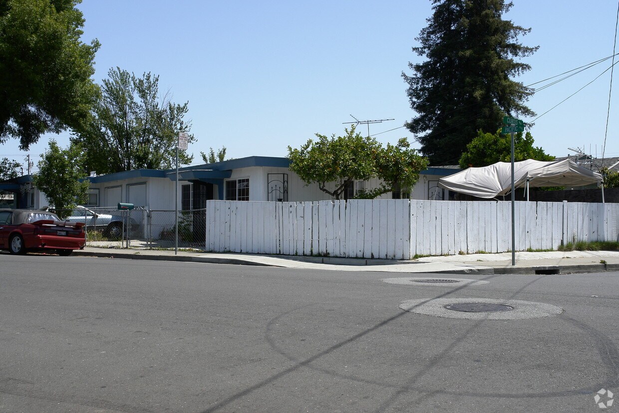 Primary Photo - 304-306 Pacific Ave