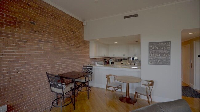Foto del edificio - 136 Beacon St