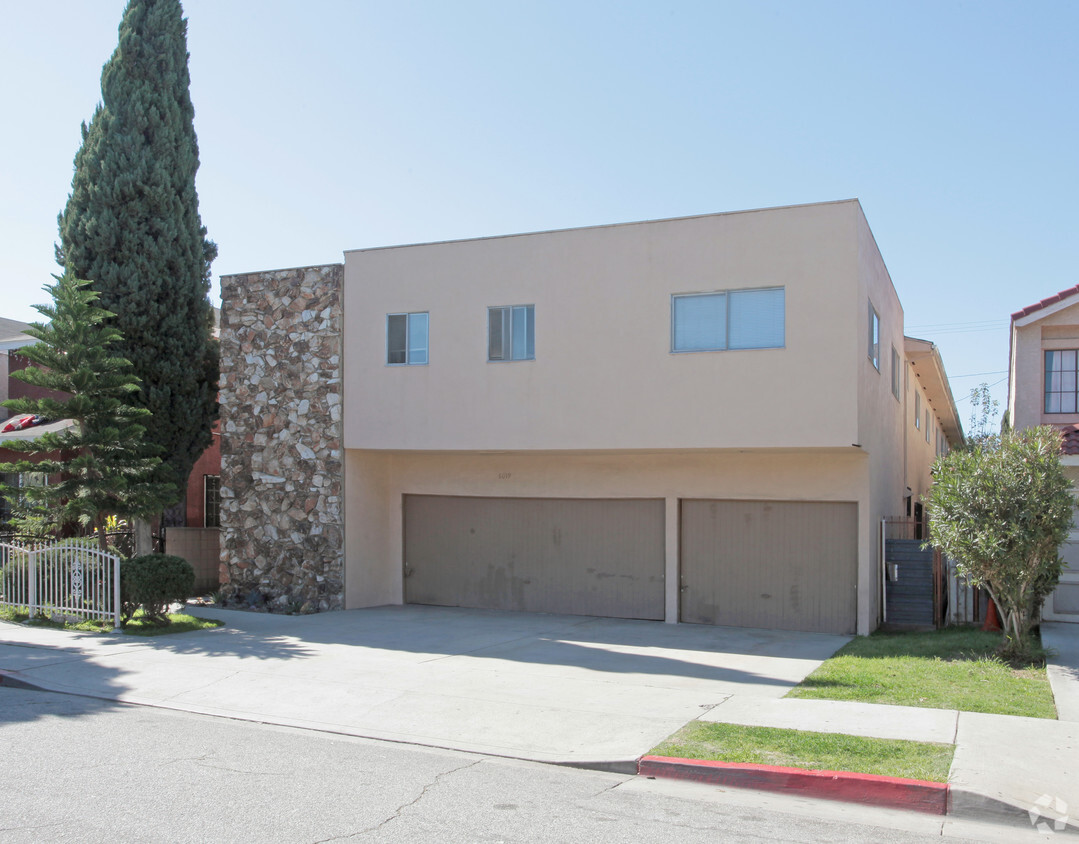 Foto principal - 6019 Templeton St