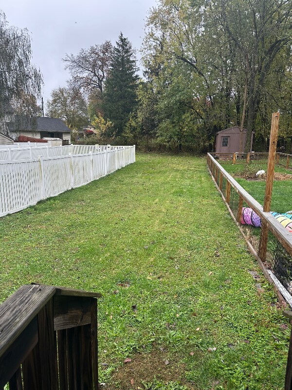 Foto del edificio - 9132 Joyce Ln