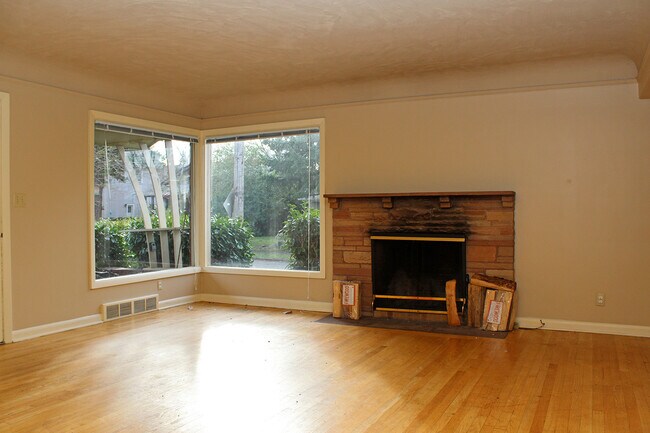 Foto del edificio - 5112-5116 NE 32nd Ave