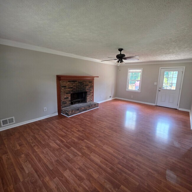 Building Photo - 552 Plantation Blvd
