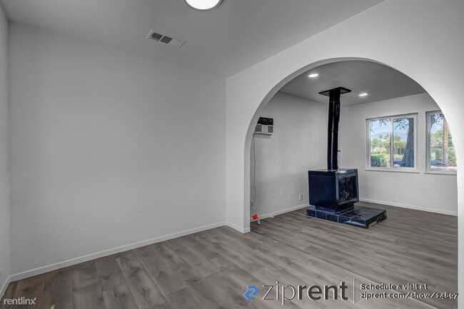 Building Photo - 3 br, 2 bath House - 16602 Mulvane St, La ...