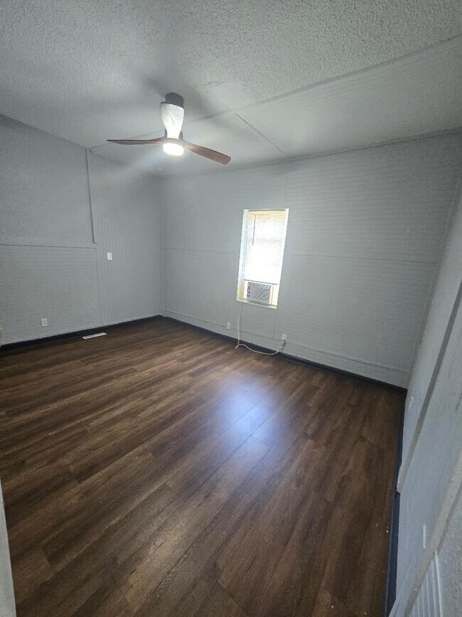 Foto del edificio - 2621 Askew Ave