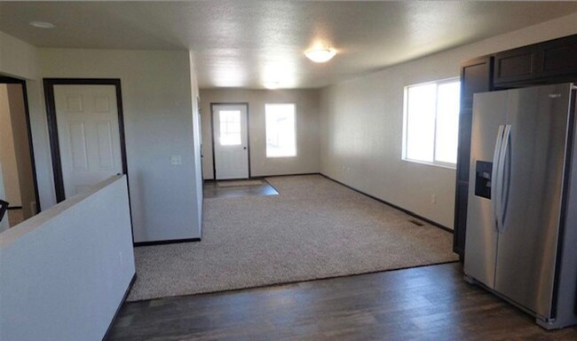 Building Photo - 5 BED | 2 BATH | DOUBLE GARAGE | RAPID VALLEY