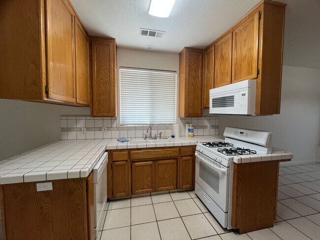 Foto del edificio - Move in Ready Home!