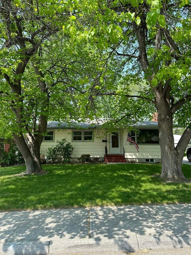 Front of house - 2212 Brentwood Ln