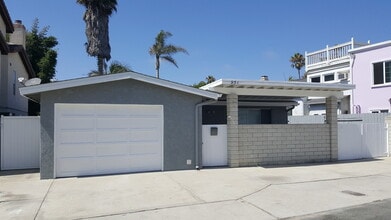 Building Photo - 951 Waterbury Ln Building Photo - 951 Waterbury Ln