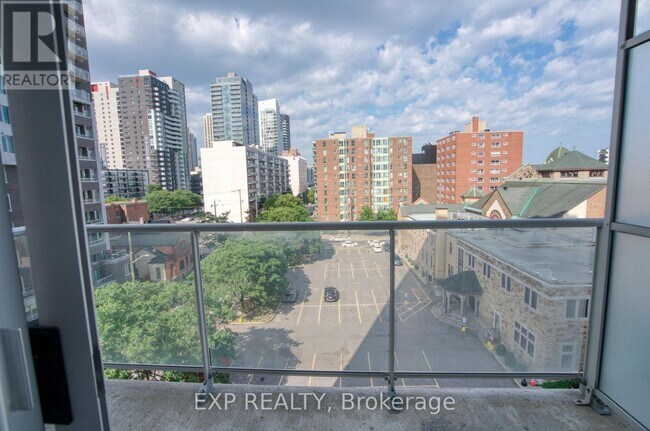 Building Photo - 300 Lisgar St