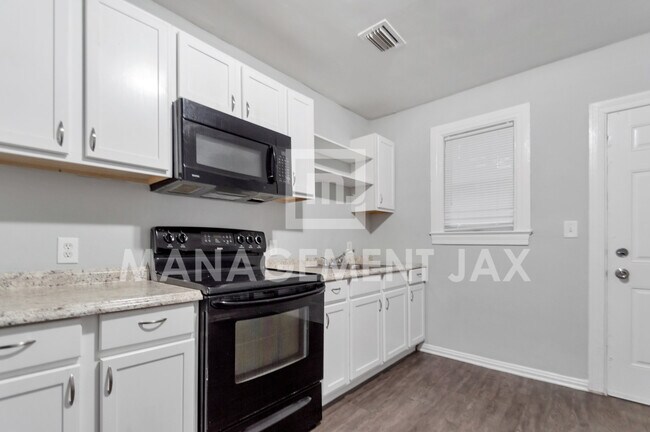 Foto del edificio - 1279 W 20th St