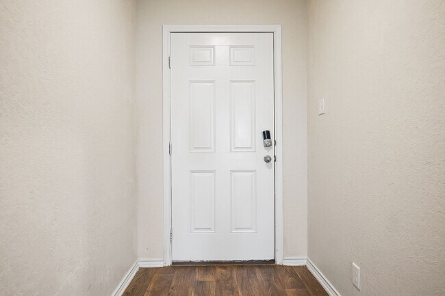 Building Photo - 4 Bedroom/3 Bath Redbird Ranch Subdivision