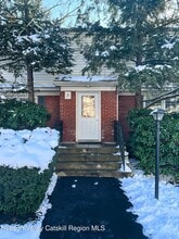 Building Photo - 3 Huguenot St