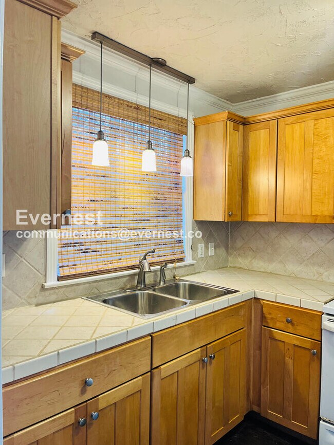 Foto del edificio - 454 Bowling Ave