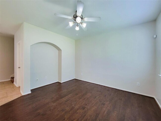Building Photo - 25278 Finchgrove Ln