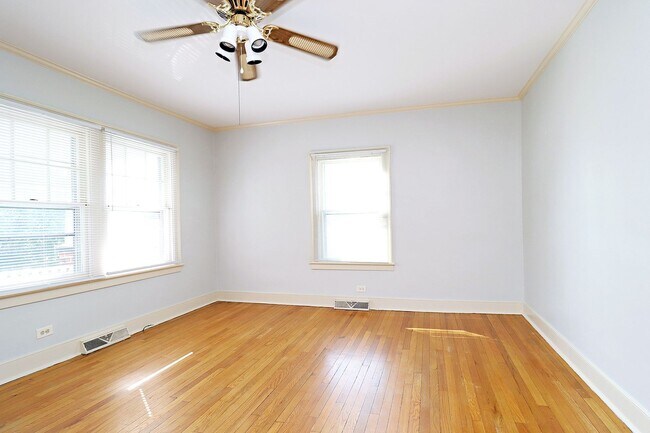 Foto del edificio - One Level City Living With Large Yard