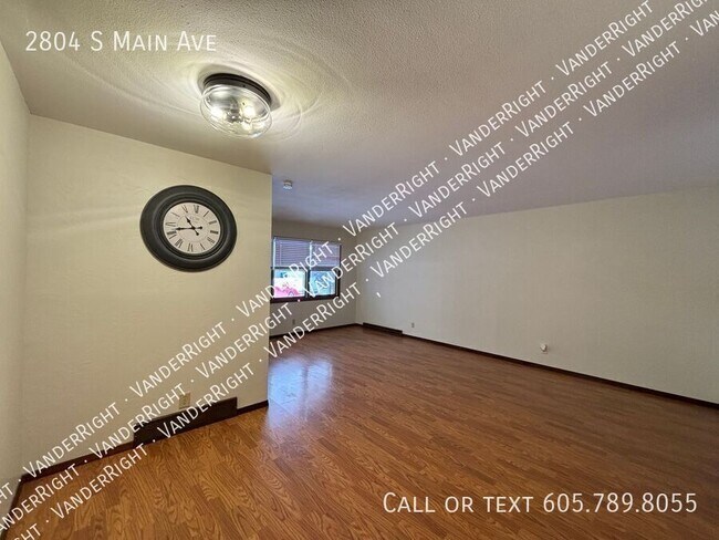Building Photo - 2804 S Main Ave