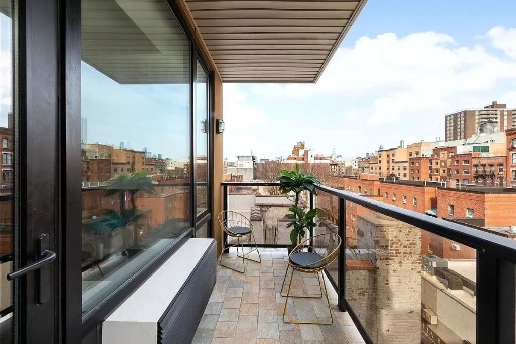 Foto principal - 399 E 8th St