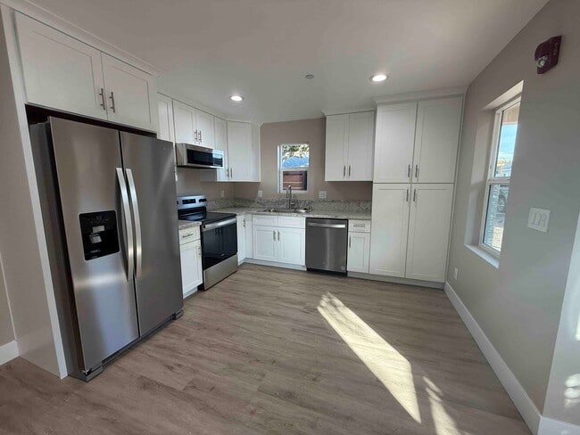 Foto del edificio - Brand New 1 Bedroom In Tahoe Park
